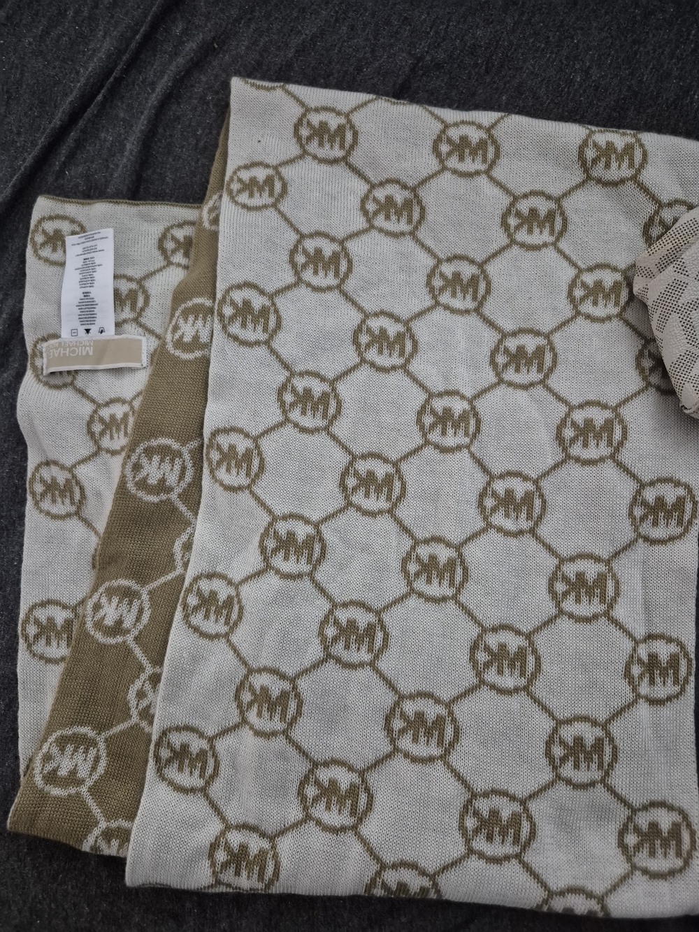 Michael Kors Beige MK Monogram Tote with Matching Scarf & Sandals - Picture 2 of 16